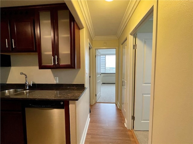 700 E 8th St Unit 10J, Kansas City, MO 64106 - hall featuring crown molding, light wood-type flooring, a sink, and baseboards