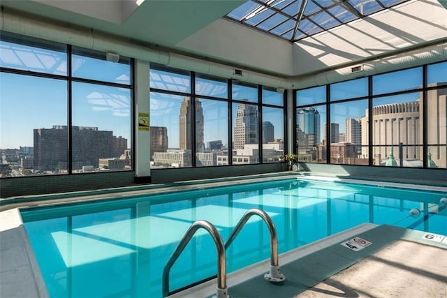 700 E 8th St Unit 10J, Kansas City, MO 64106 - indoor community pool featuring a view of skyline