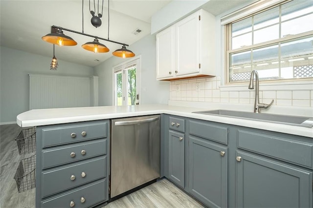 3668 Colorado Rd, Pomona, KS 66076 - kitchen with dishwasher, a sink, a peninsula, light countertops, and backsplash