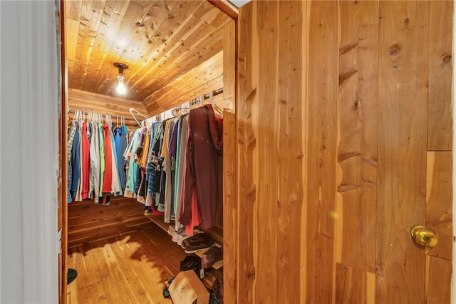 7126 Charlotte St, Kansas City, MO 64131 - walk in closet with hardwood / wood-style flooring
