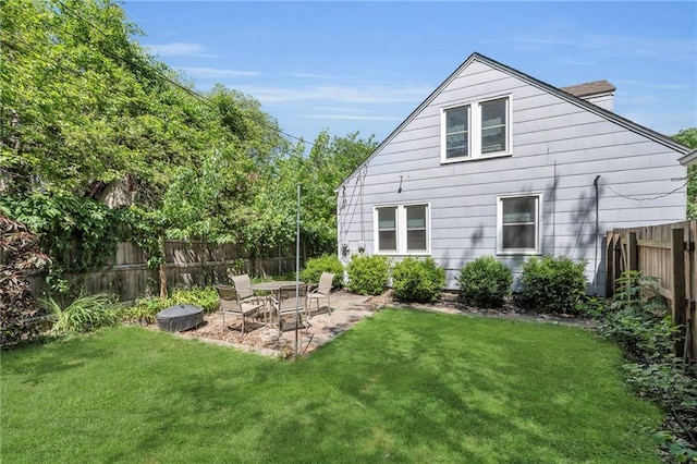 7126 Charlotte St, Kansas City, MO 64131 - rear view of house with a patio area