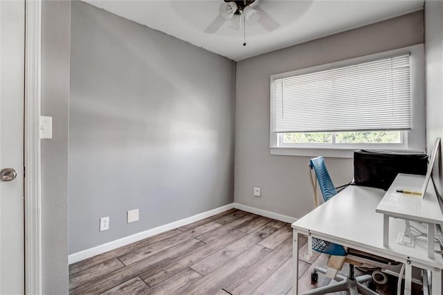 office area featuring light wood-style floors, ceiling fan, and baseboards