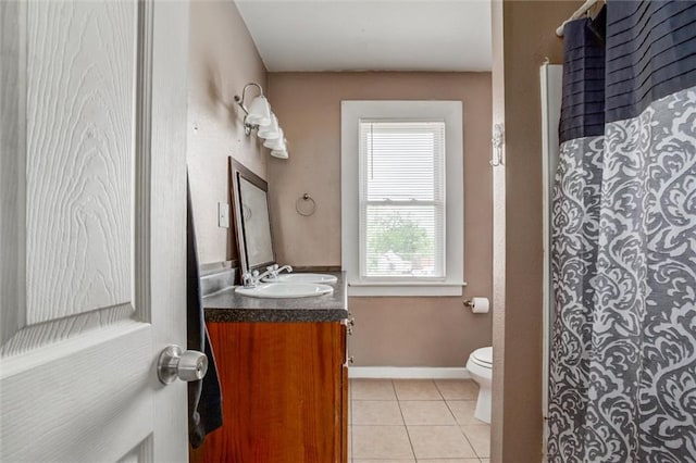 bathroom featuring tile patterned floors, toilet, vanity, baseboards, and a shower with shower curtain