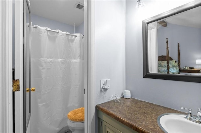 613 NE 90th Ter, Kansas City, MO 64155 - ensuite bathroom with vanity and toilet