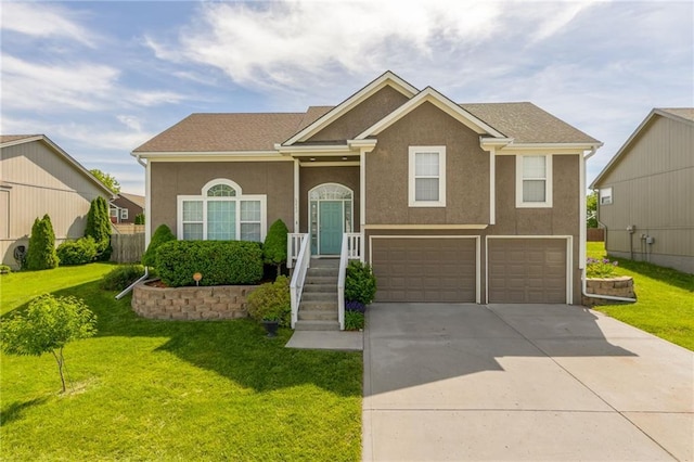 803 Crestridge Dr, Kearney, MO 64060 - split foyer home featuring a garage, driveway, a front yard, and stucco siding