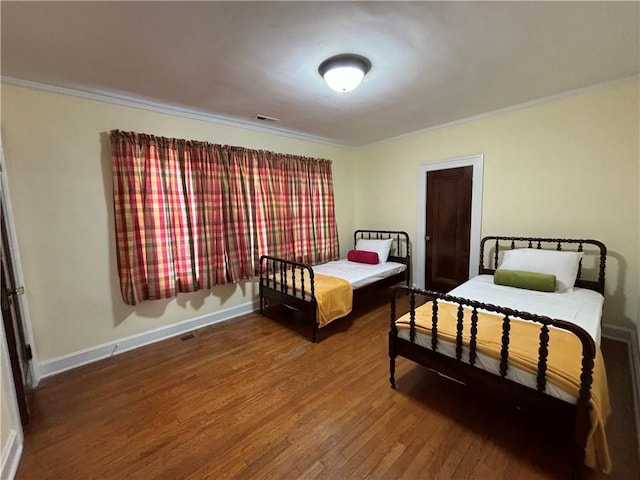 2702 Faraon St, Saint Joseph, MO 64501 - bedroom featuring wood finished floors, ornamental molding, and baseboards