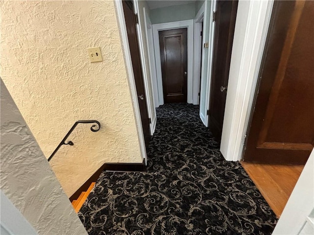 2702 Faraon St, Saint Joseph, MO 64501 - corridor with a textured wall