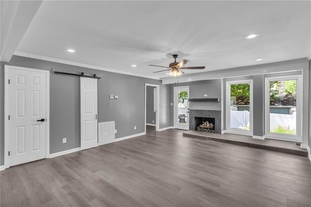6531 W 49th St, Mission, KS 66202 - unfurnished living room featuring a barn door, recessed lighting, baseboards, wood finished floors, and ceiling fan
