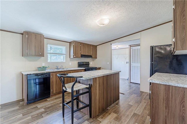 549 N Linn Valley Dr, Linn Valley, KS 66040 - kitchen with black appliances, vaulted ceiling, a sink, a textured ceiling, and light wood-style floors