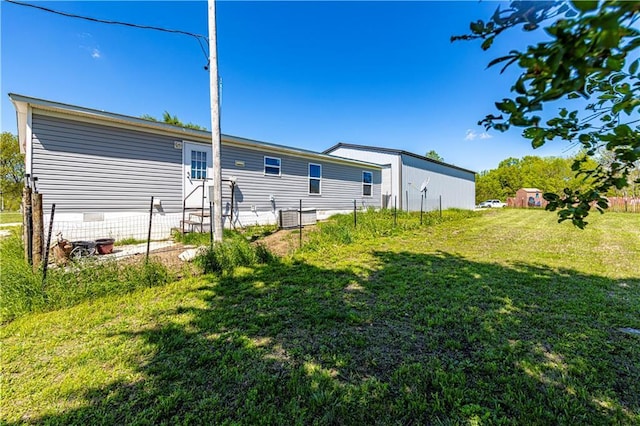 549 N Linn Valley Dr, Linn Valley, KS 66040 - rear view of property featuring a yard