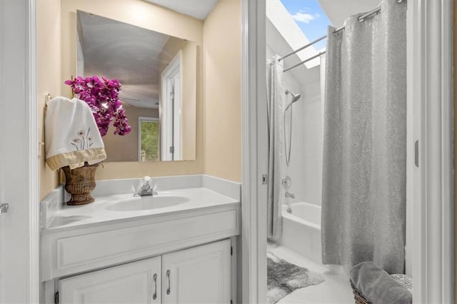8407 W 141st St, Overland Park, KS 66223 - full bath featuring shower / bath combo with shower curtain and vanity