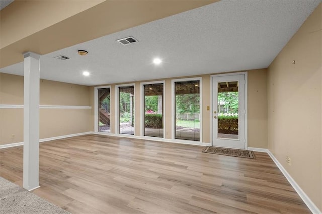8407 W 141st St, Overland Park, KS 66223 - unfurnished living room featuring light wood-style flooring, a textured ceiling, recessed lighting, and baseboards