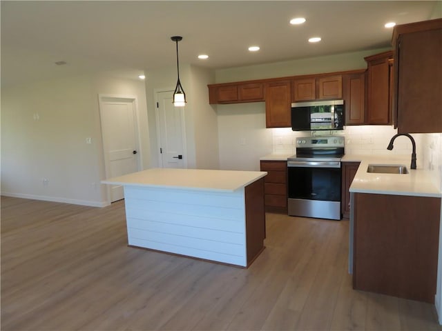 902 2nd St, Perry, KS 66073 - kitchen with stainless steel appliances, a sink, light wood-type flooring, light countertops, and decorative backsplash