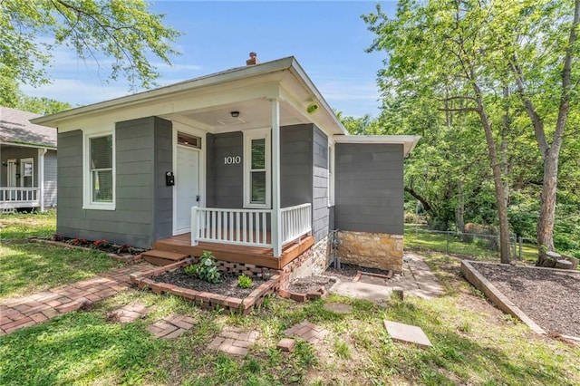 1010 N 13th St, Leavenworth, KS 66048 - view of front of home with covered porch