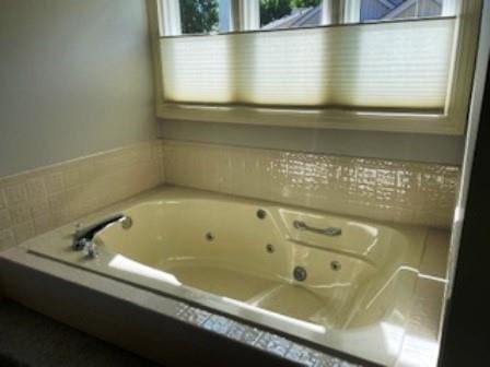 full bath featuring a whirlpool tub