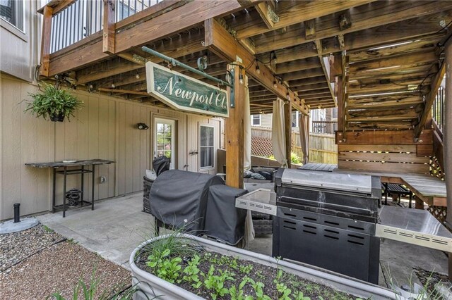 2007 NE Newport Ct, Blue Springs, MO 64014 - view of patio / terrace