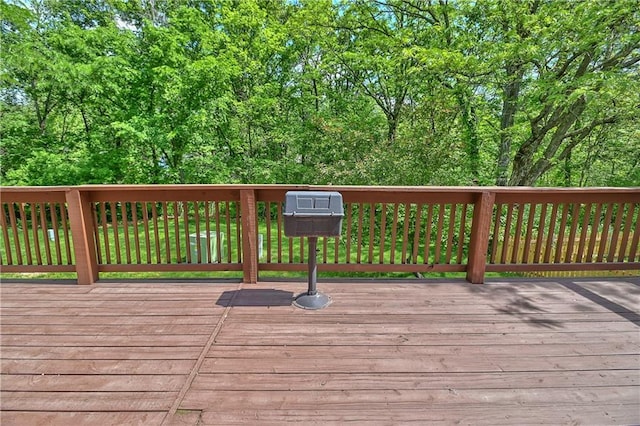 3512 Apple Tree Ln, Gladstone, MO 64119 - view of deck