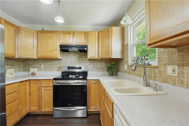kitchen with stainless steel electric stove, under cabinet range hood, a sink, light countertops, and a textured ceiling