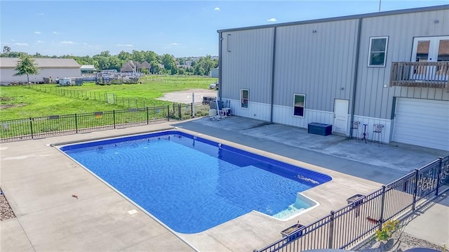 4000 S Buckner Tarsney Rd, Grain Valley, MO 64029 - view of swimming pool with a patio area