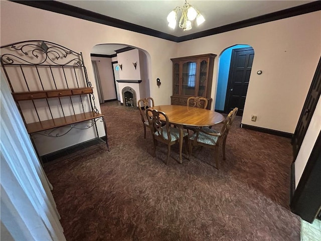 dining room with carpet flooring, arched walkways, crown molding, and a chandelier