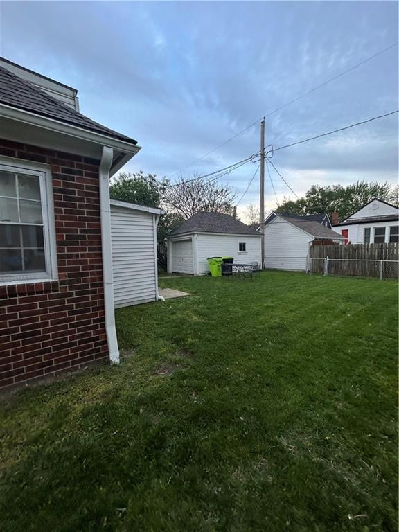 view of yard with a garage and an outdoor structure