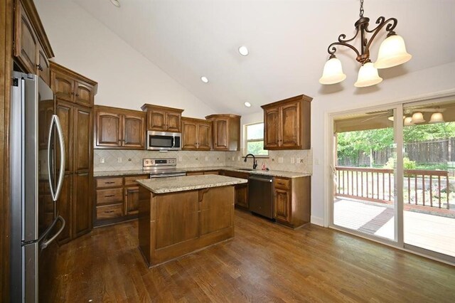 15790 NW 125th St, Platte City, MO 64079 - kitchen featuring appliances with stainless steel finishes, a sink, dark wood-style flooring, backsplash, and vaulted ceiling