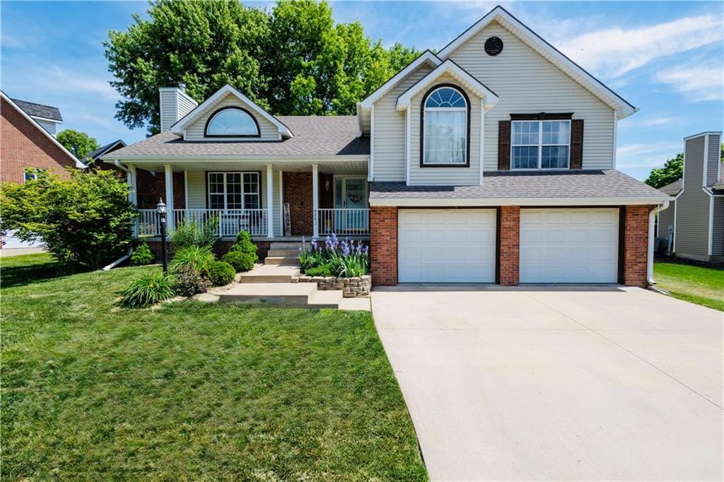 4203 Kensington Dr, Saint Joseph, MO 64506 - photo 1