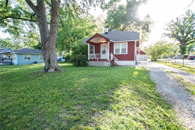1340 S Osage St, Independence, MO 64055 - bungalow-style house with a front lawn and gravel driveway