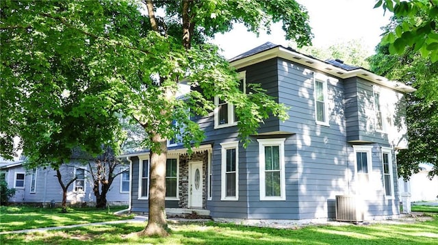 240 W 3rd Ave, Garnett, KS 66032 - view of front of property featuring a front lawn and cooling unit