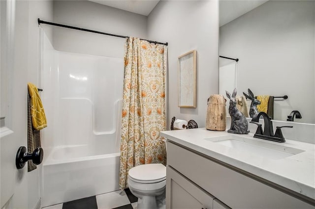 11809 E Ridgeview Ct, Peculiar, MO 64078 - full bath featuring toilet, vanity, and shower / bathtub combination with curtain