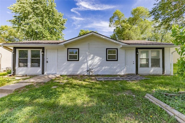 6021 E 151st Ter, Grandview, MO 64030 - ranch-style home featuring a front yard