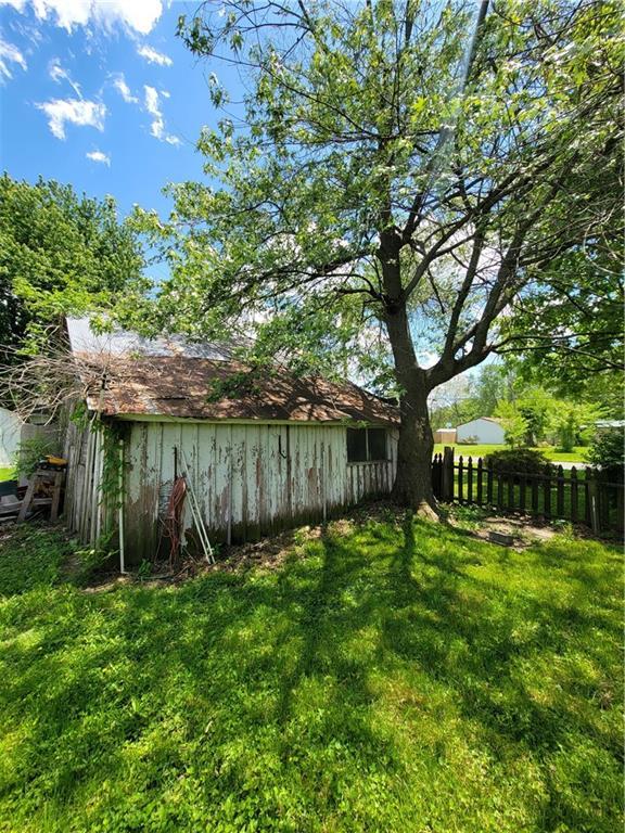 111 S Wall St, Leeton, MO 64761 - view of yard