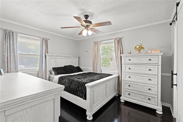 bedroom featuring a textured ceiling, crown molding, a barn door, and ceiling fan