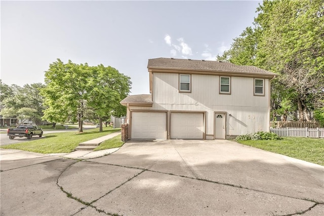529 SW Windmill Ln, Lees Summit, MO 64082 - traditional-style house with concrete driveway and an attached garage