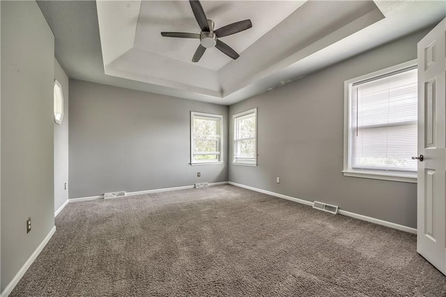529 SW Windmill Ln, Lees Summit, MO 64082 - carpeted empty room featuring a tray ceiling, a ceiling fan, and baseboards