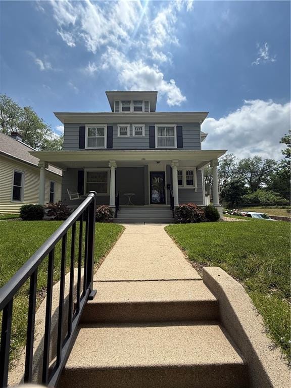1701 Main St, Lexington, MO 64067 - american foursquare style home featuring covered porch and a front lawn