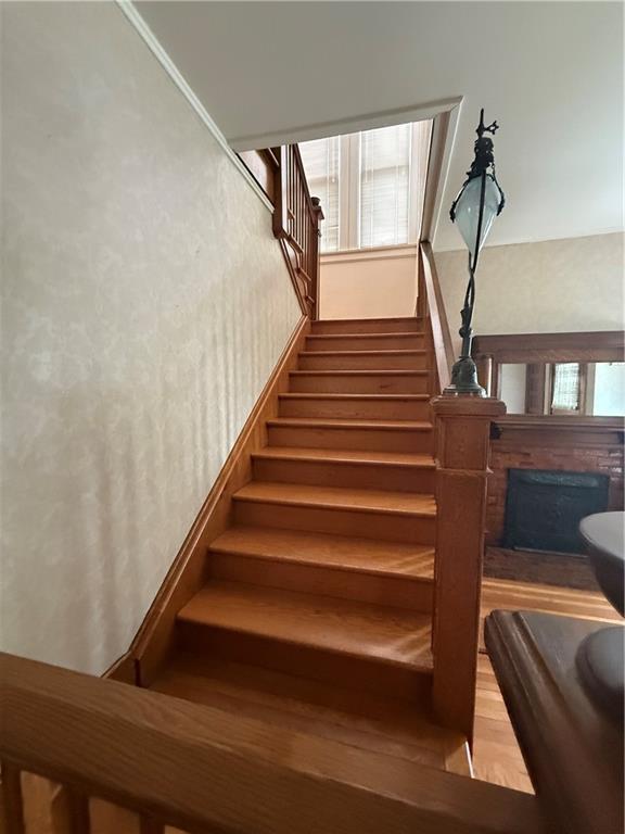 1701 Main St, Lexington, MO 64067 - view of staircase