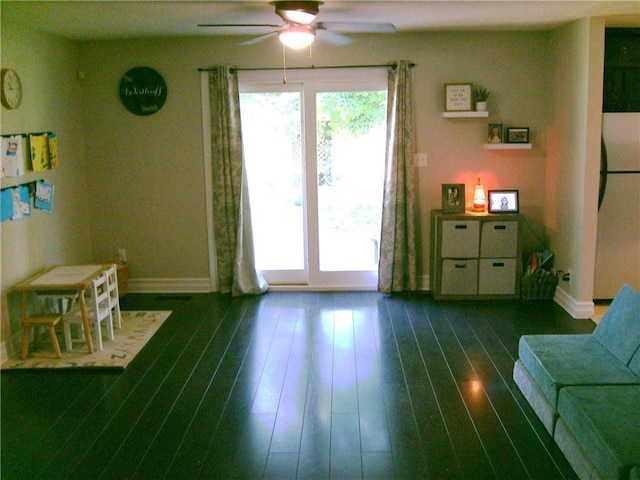 509 Pearl St, Pittsburg, KS 66762 - sitting room with a ceiling fan, plenty of natural light, and baseboards