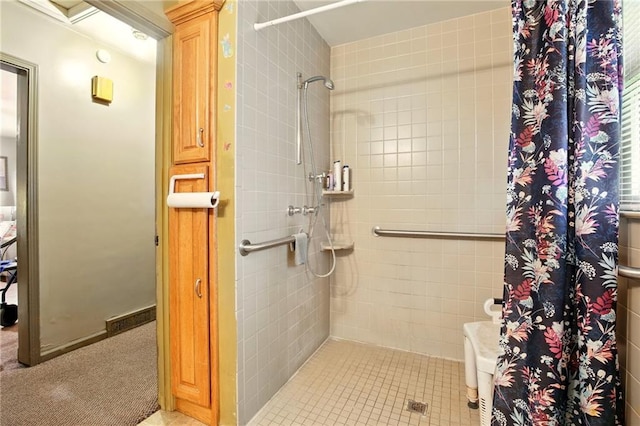 full bathroom featuring tiled shower