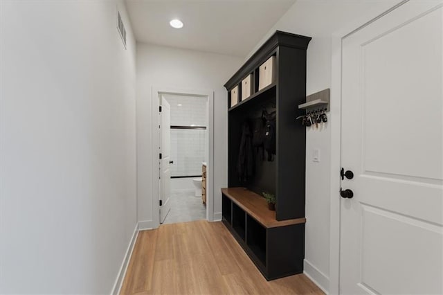 16521 S Stagecoach St, Olathe, KS 66062 - mudroom featuring light wood-style floors, recessed lighting, and baseboards
