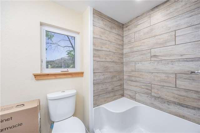 901 N 9th St, Neodesha, KS 66757 - bathroom featuring a bathtub and toilet