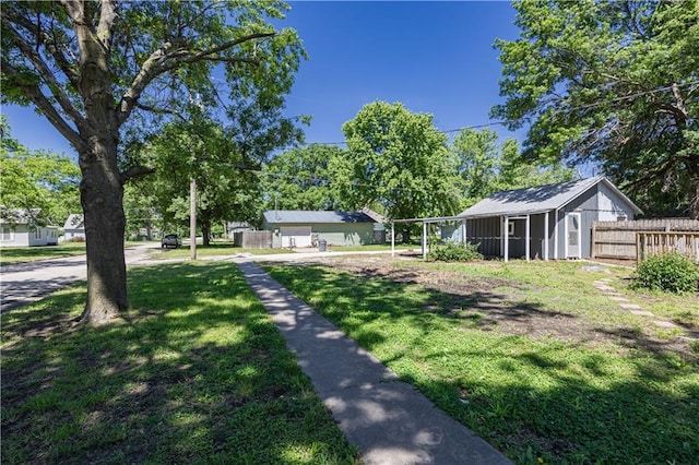 901 N 9th St, Neodesha, KS 66757 - view of yard
