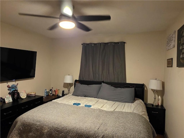 529 S Northern Blvd, Sugar Creek, MO 64054 - bedroom with a ceiling fan