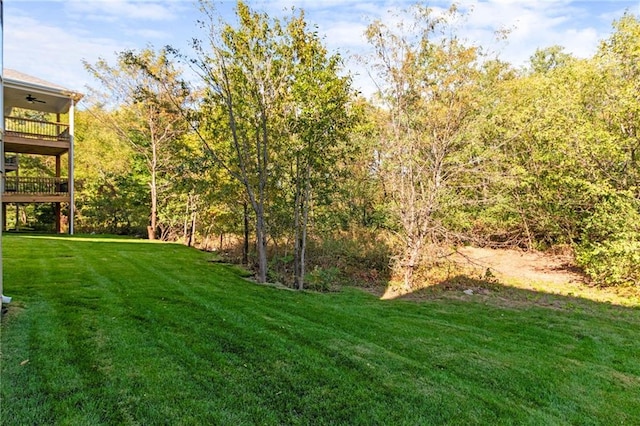 522 NW 110th St, Kansas City, MO 64155 - view of green lawn featuring a ceiling fan and a wooden deck