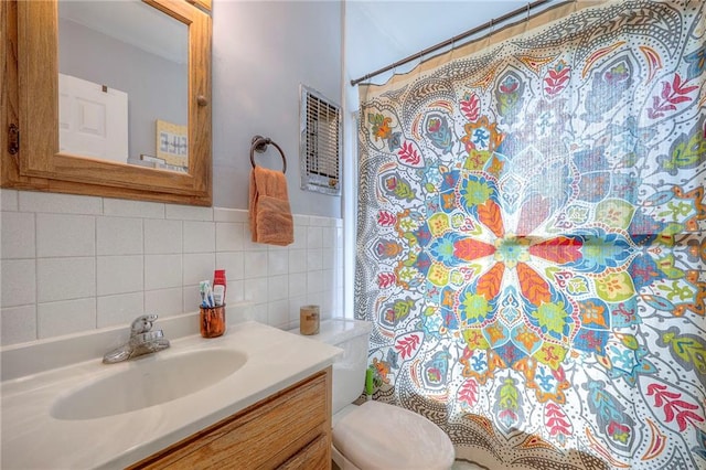 205 N 82nd Ter, Kansas City, KS 66112 - bathroom with a shower with curtain, vanity, toilet, and tile walls