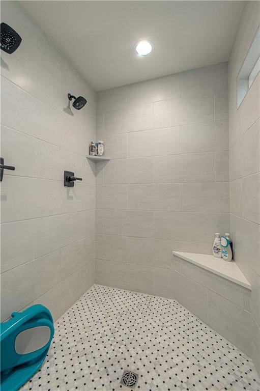 2241 Foxtail Dr, Kearney, MO 64060 - bathroom featuring a tile shower