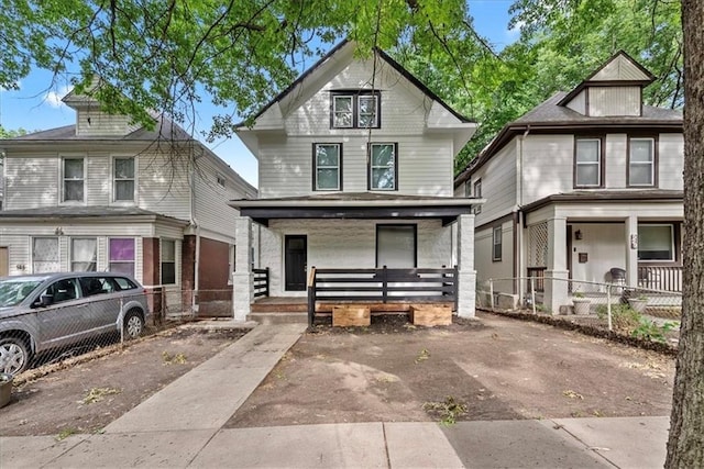 527 Cypress Ave, Kansas City, MO 64124 - american foursquare style home featuring covered porch