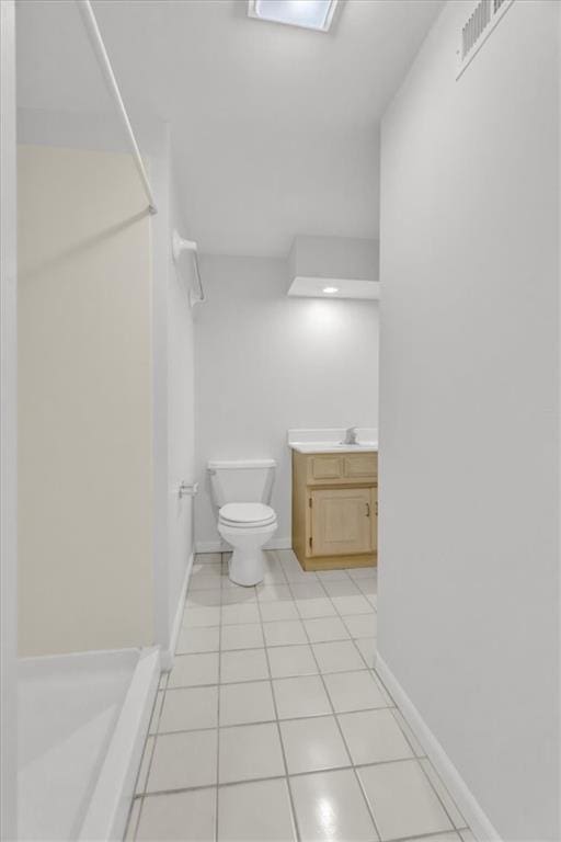 1600 NE 97th St, Kansas City, MO 64155 - bathroom with vanity, a shower, toilet, and baseboards