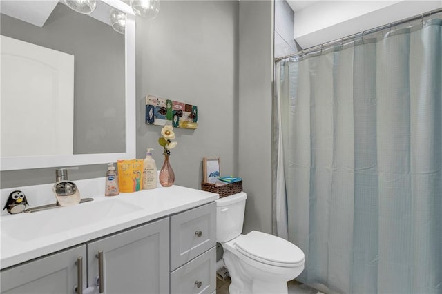 301 Sunrise Dr, Louisburg, KS 66053 - bathroom with vanity, toilet, and a shower with curtain