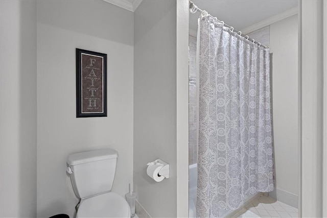 12613 Sherwood St, Leawood, KS 66209 - bathroom with crown molding, shower / tub combo with curtain, toilet, tile patterned flooring, and baseboards